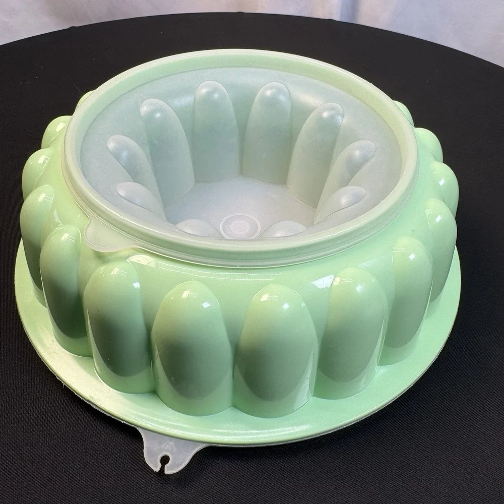 Vintage Tupperware Mint Green Jello Mold‎  1202